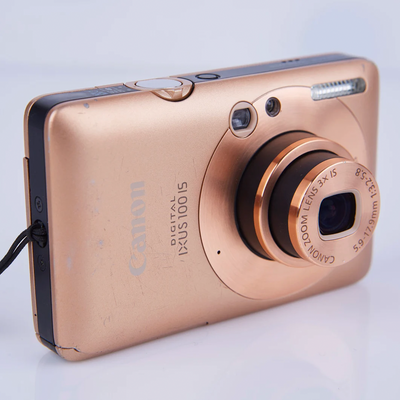Canon Digital IXUS 100 - Vintage Digital Camera