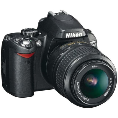 D60 SLR - Schwarz + Nikon AF-S DX Nikkor 18-55 mm f/3.5-5.6G VR f/3.5-5.6G