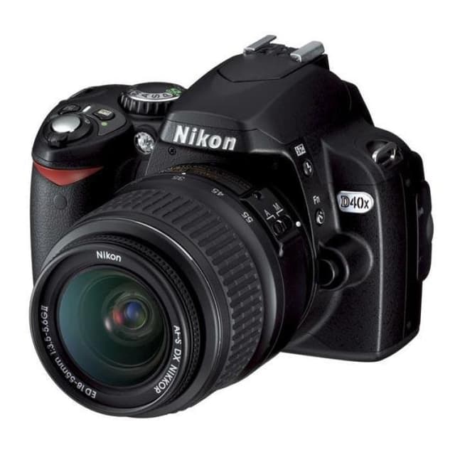 D40X Spiegelreflexkamera - Schwarz + Nikon AF-S DX Zoom Nikkor 18-55 mm f/3.5-5.6G ED II f/3.5-5.6GII · Hauptbild