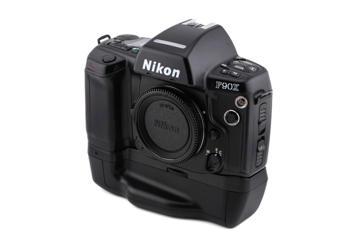 Nikon F90X + MB-10 Battery Pack 