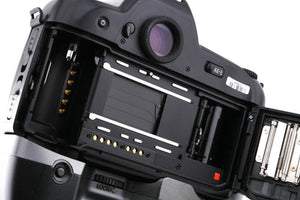 Nikon F90X + MB-10 Battery Pack 