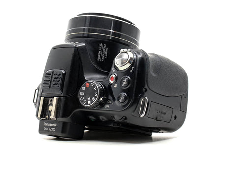 Panasonic Lumix DMC-FZ200 - segunda mano - excelente estado - detalle 3 de 4 - SKU 3793703 - Camera Market