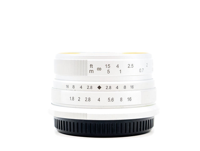 7Artisans 25mm f/1.8 - Micro Four Thirds Fit - segunda mano - excelente estado - foto principal - SKU 3794086 - Camera Market