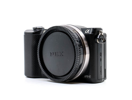 Sony Alpha A5000 - segunda mano - excelente estado - foto principal - SKU 3660903 - Camera Market