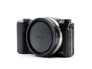 Sony Alpha A5000 - segunda mano - excelente estado - foto principal - SKU 3794518 - Camera Market