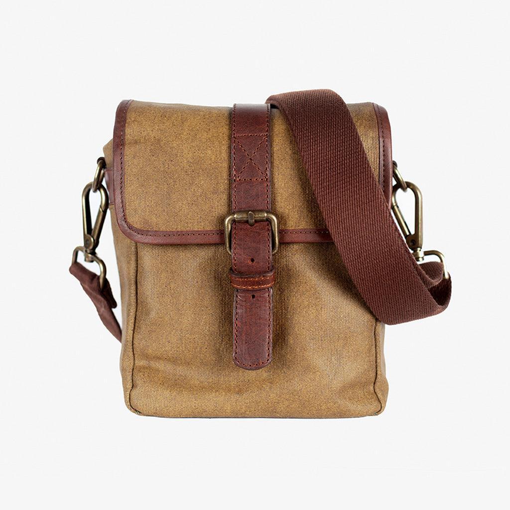 Berlin Olive Green Waxed Canvas Kameratasche · main image