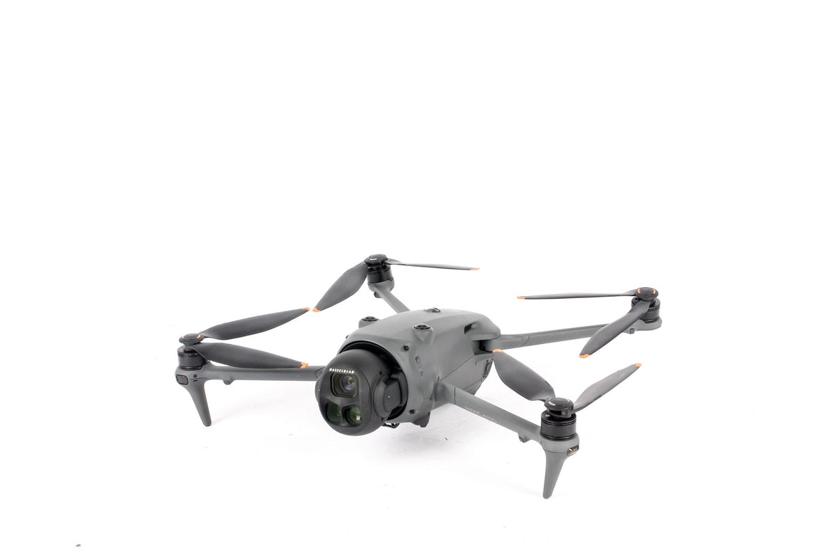 DJI Mavic 4 Pro Flymore Combo with RC 2 Controller · image principale