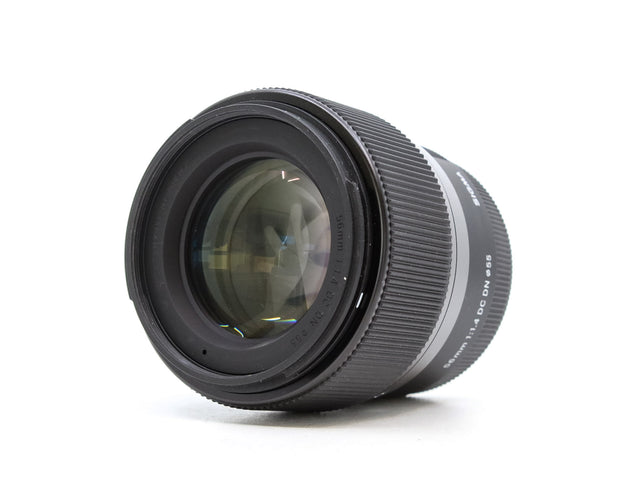 Sigma 56mm f/1.4 DC DN Contemporary - Sony E Fit - segunda mano - excelente estado - foto principal - SKU 3717962 - Camera Ma