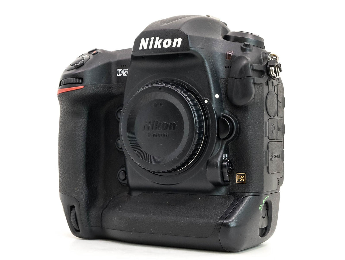 Nikon D5 (Dual CF) · image principale